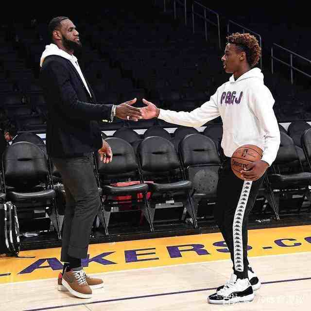 德尚：上半场我们有些畏首畏尾，虽然控制了比赛却缺乏跑动（德尚：上半场踢得有些谨慎，虽然掌控比赛却跑动不足）