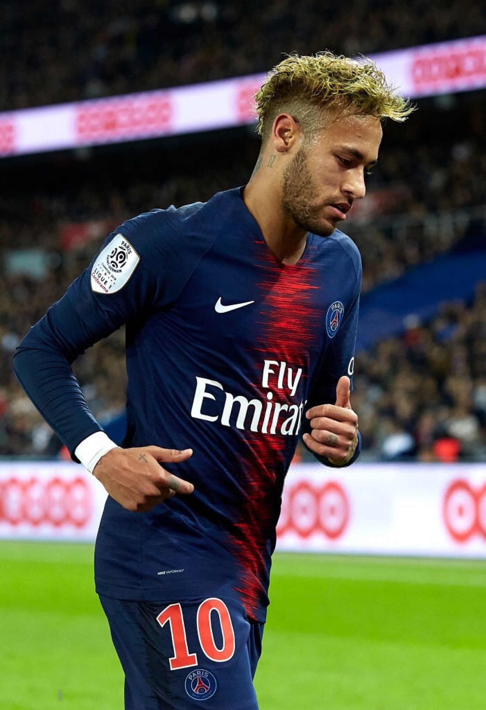 杜兰特连续得分，全队士气高涨（杜兰特火力全开，带动全队士气飙升）