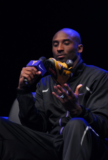 萨索洛vs佛罗伦萨：马蒂奇、皮纳蒙蒂首发，德赫亚、莫伊塞-基恩出战（萨索洛迎战佛罗伦萨：马蒂奇、皮纳蒙蒂首发，德赫亚与莫伊塞-基恩出场）