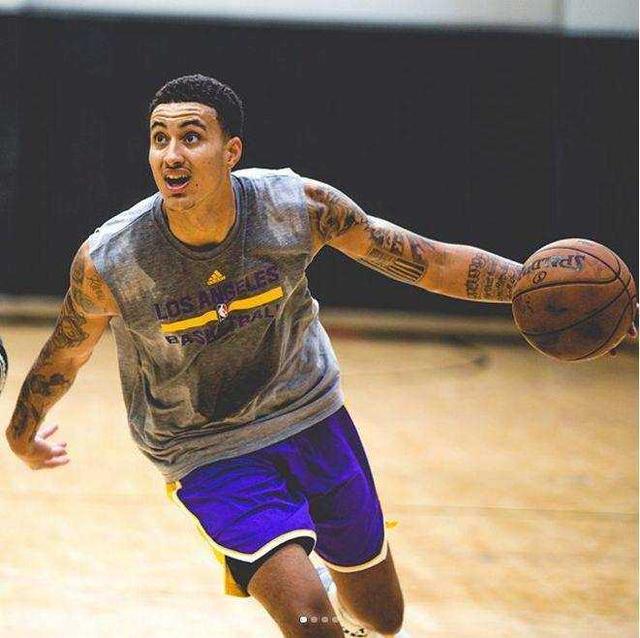 美记：弗拉格近6场三分12中2，中近距离才能让他得心应手（美记：弗拉格近6战三分12投仅2中，中近距进攻才更顺手）