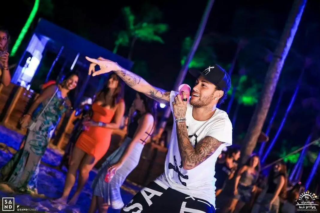 媒体人：李添荣手部伤势恢复时间预计在六周左右（媒体人透露：李添荣手伤预计需约六周康复）