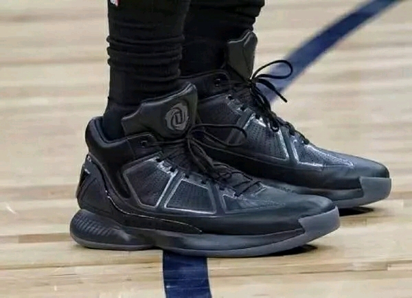 英超争四格局大乱，大黑马杀入欧冠区，超越切尔西，甩开曼联（英超前四形势突变：黑马冲进欧冠区，反超切尔西，甩开曼联）