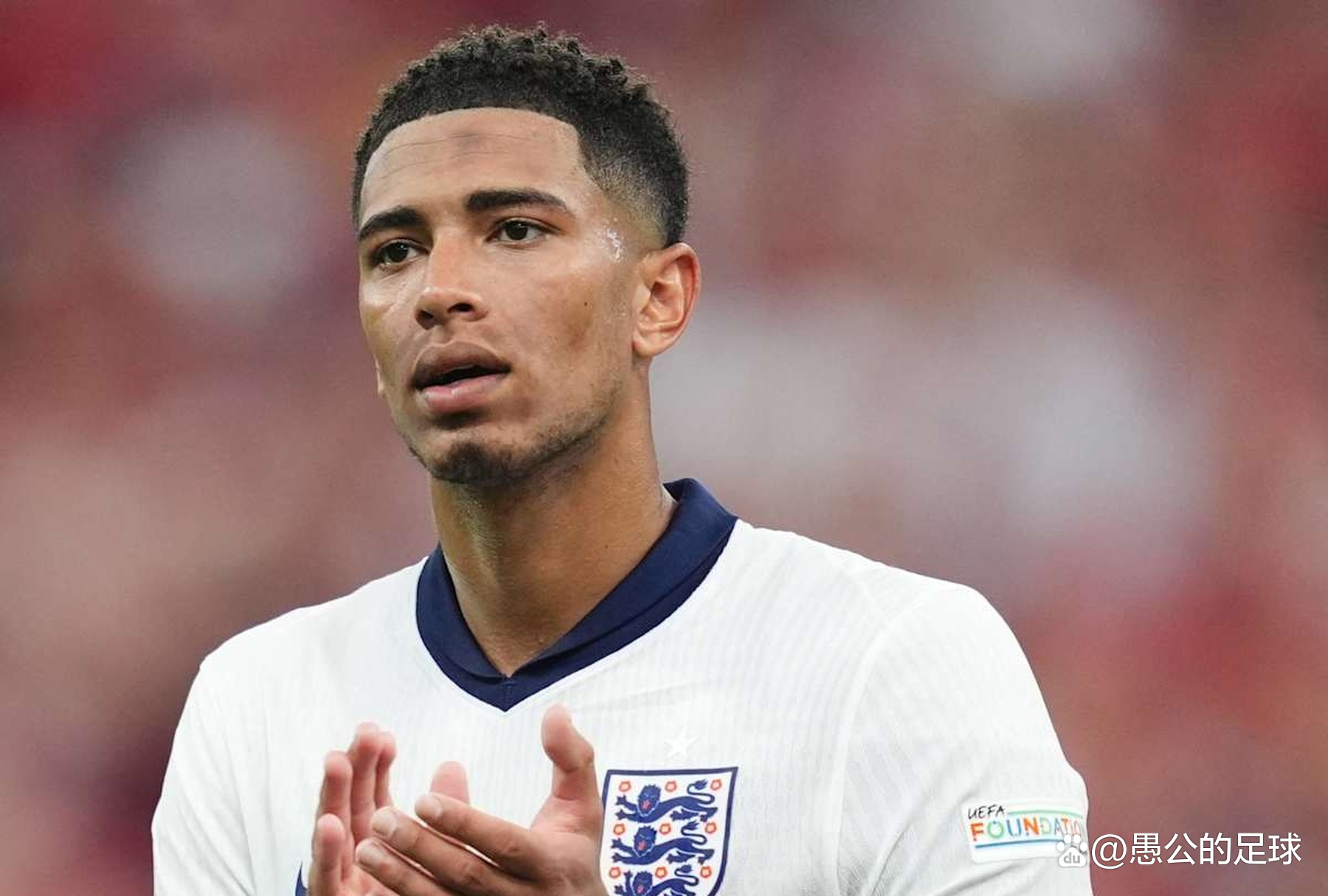 华子：如有看到芬奇对裁判2次冲锋可能会阻止他 但爱死他的操作了（华子：若亲眼见芬奇两度冲向裁判我可能会拦住他，但真的喜欢他的举动）