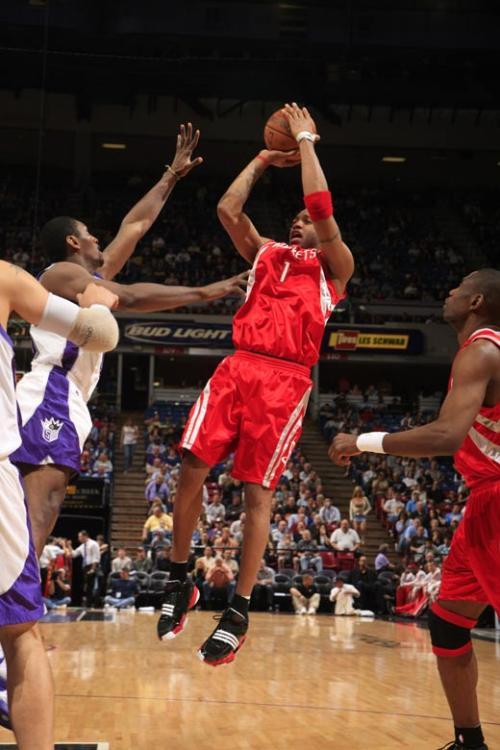 英超前瞻：利兹联连场不胜跌入降级区，维拉赛季客战成绩不佳（英超前瞻：维拉客场乏力，利兹联连战不胜陷入降级区）