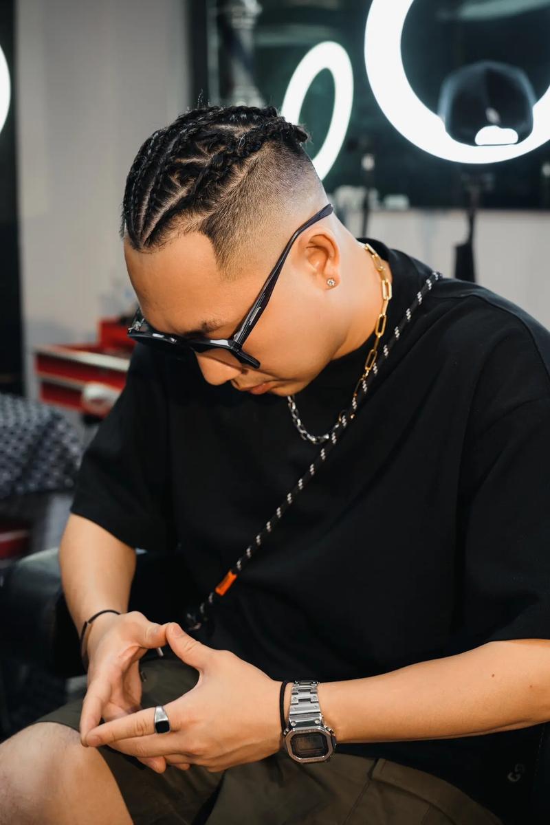 意甲半场：霍伊伦破门，那不勒斯1-0尤文（意甲上半场：霍伊伦破门，那不勒斯暂以1-0领先尤文）