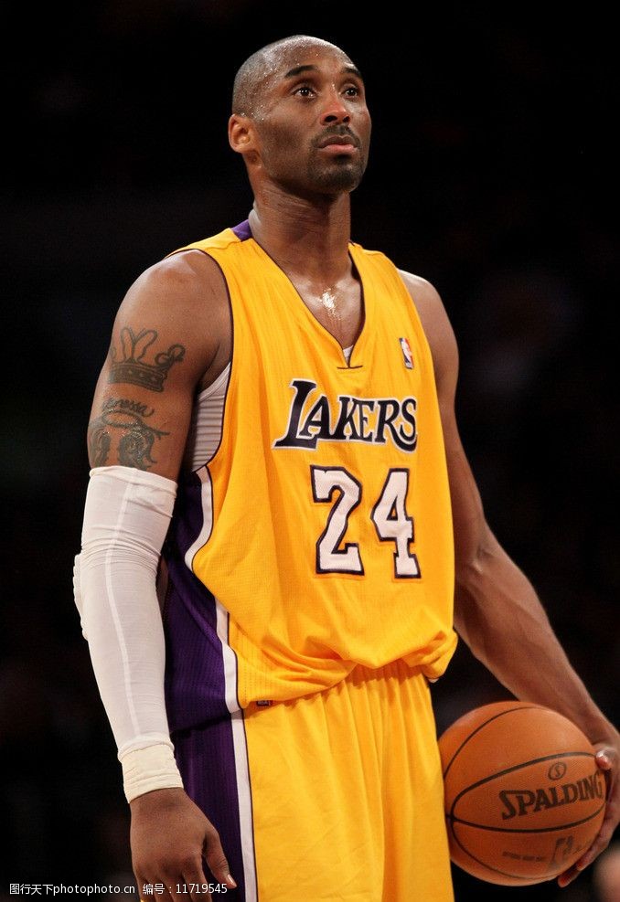 梅西抵达加尔各答开启印度行，当地民众机场迎接陷入疯狂（梅西飞抵加尔各答开启印度之旅，机场粉丝热情沸腾）