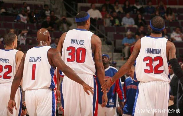 每体：埃里克将与巴萨续约至2029年，并含一年续约选项（每体报道：巴萨将与埃里克续约至2029年，合同附带一年延长选项）