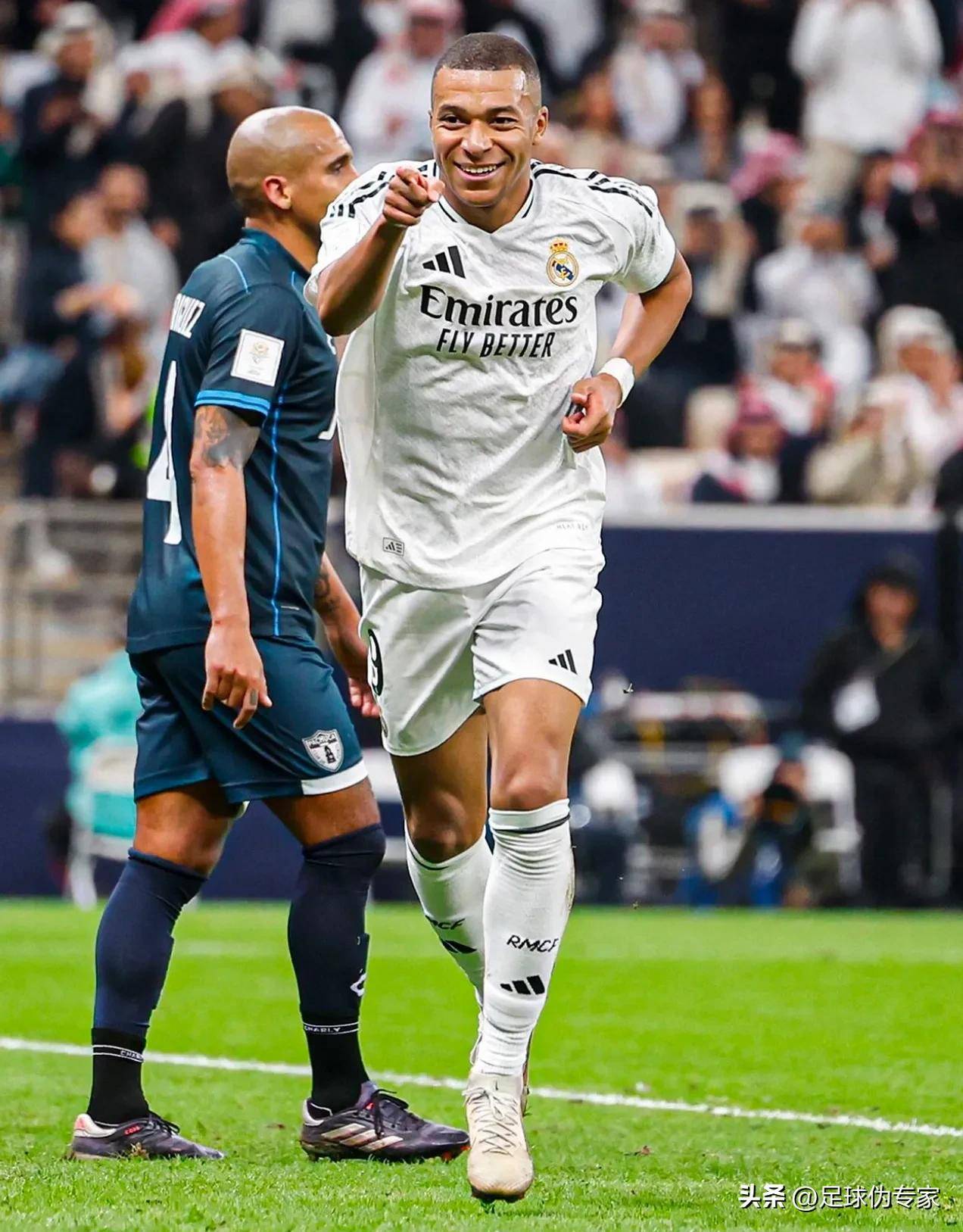 TA：利物浦担心伊萨克遭遇重伤，有可能在冬窗继续引进前锋（TA：伊萨克疑似重伤引发利物浦担忧，冬窗或再引进前锋）