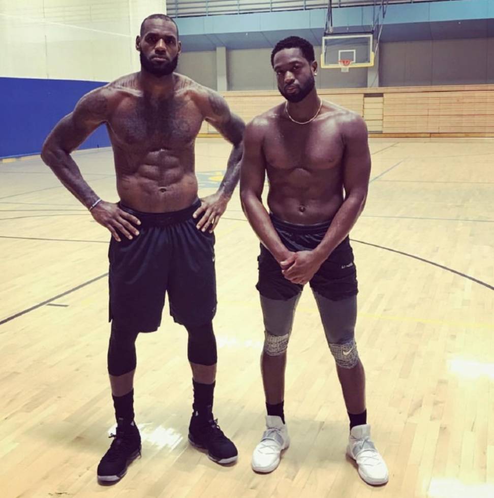 首节就打崩！杜兰特谢泼德连中三分 火箭轰出12-3领先湖人到两位数（开局即溃败！杜兰特与谢泼德连飙三分，火箭打出12-3高潮将湖人分差拉至两位数）