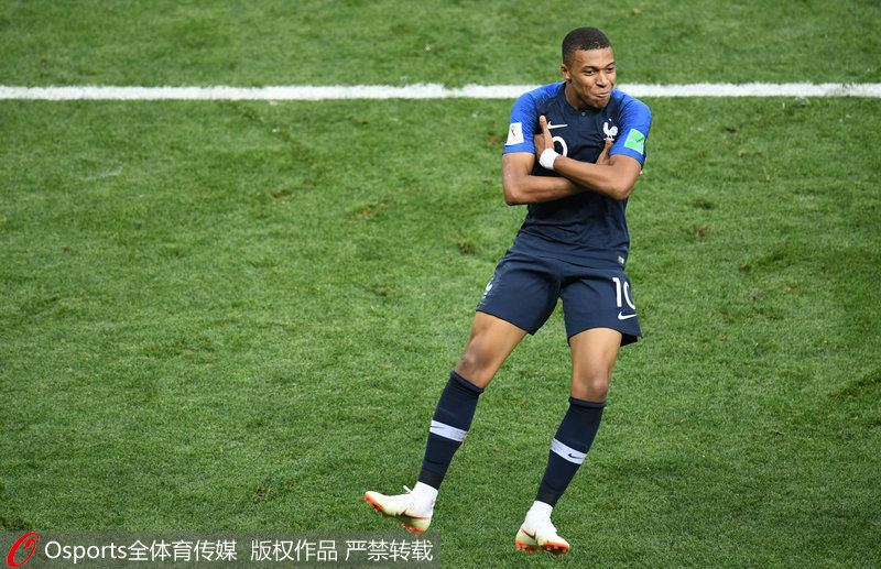 布莱顿发布三笘薰手持二战时日本侵略者照片的图片，如今已删除道歉但限制评论（布莱顿曾发三笘薰手持二战日军照片：已删文致歉并限制评论）