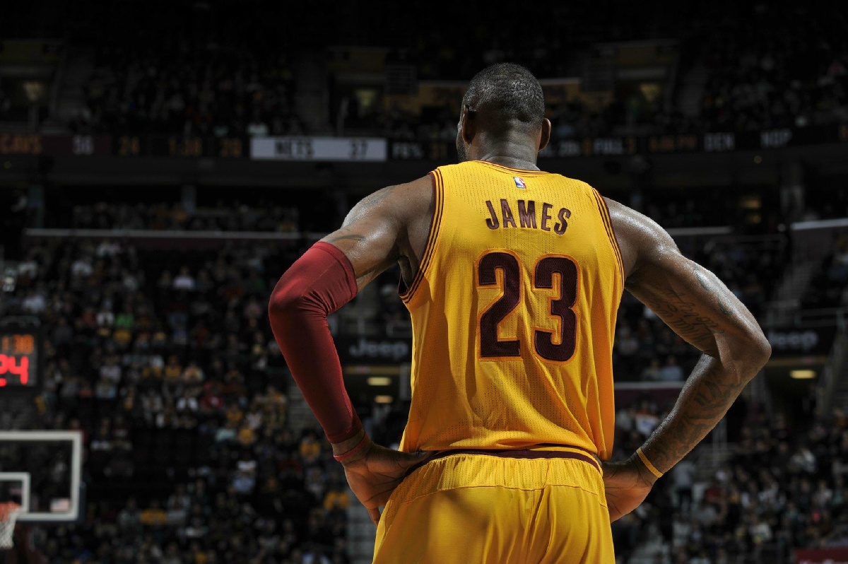 弗兰克：我很喜欢西蒙斯的整体表现；很高兴见到孙兴慜（弗兰克称赞西蒙斯全面发挥，并表示见到孙兴慜很高兴）