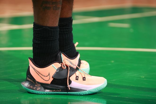 Carry全场！巴恩斯全场14投10中得到27分8篮板（巴恩斯14投10中砍下27分8篮板，高效统治全场）