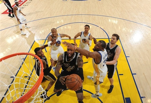 半场战报：海登海姆0-1弗赖堡，曼赞比建功（半场快讯：弗赖堡1-0领先海登海姆，曼赞比破门）