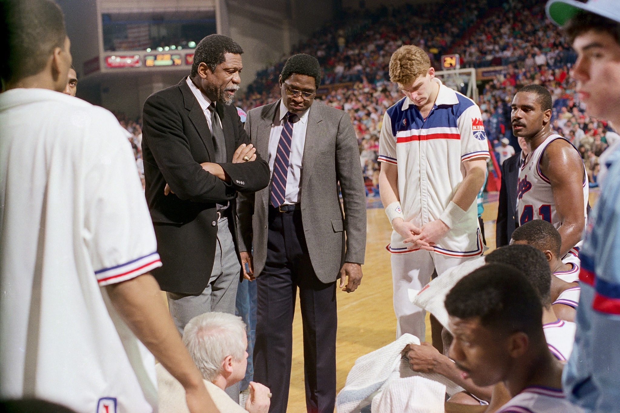 半场战报：门兴格拉德巴赫1-0科隆（半场比分：门兴格拉德巴赫1比0领先科隆）