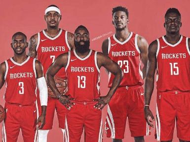 门将连续零封对手，稳定后防（门将连场零封，后防稳若磐石）