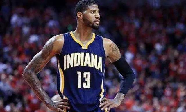 尴尬，一英格兰球迷在阿尔巴尼亚主场被旋转闸门卡住（英格兰球迷在阿尔巴尼亚主场被旋转闸门困住，场面尴尬）