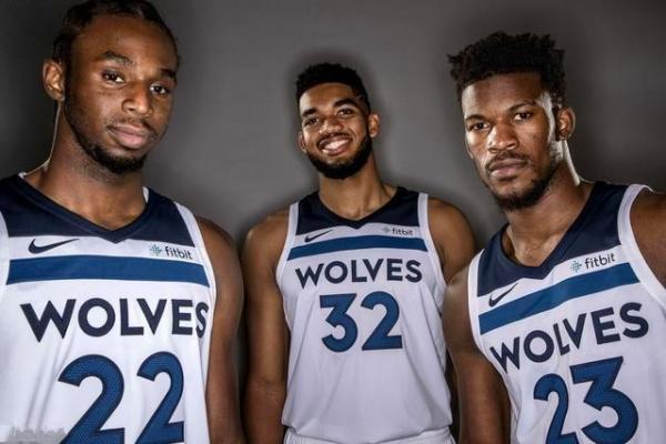 安哥拉门将马克斯在非洲杯前充满信心梦想着期待已久的首次亮相（非洲杯在即，安哥拉门将马克斯信心十足，盼迎梦寐以求的首秀）