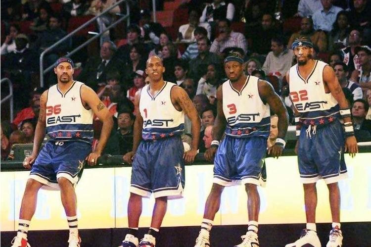 率队四冠+队史欧冠首封！官方：恩里克当选FIFA年度最佳教练​（带队夺四冠并创欧冠队史首零封！官方宣布：恩里克荣膺FIFA年度最佳教练）