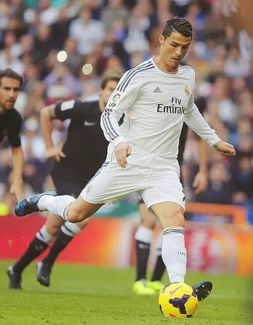 洛杉矶快船以131-116击败黄蜂，哈登55分创队史新高，成为NBA第四位得分超55分的球员，表现惊艳。（快船131-116力克黄蜂，哈登轰55分刷新队史纪录，成NBA史上第4位55+得分者，表现惊艳）