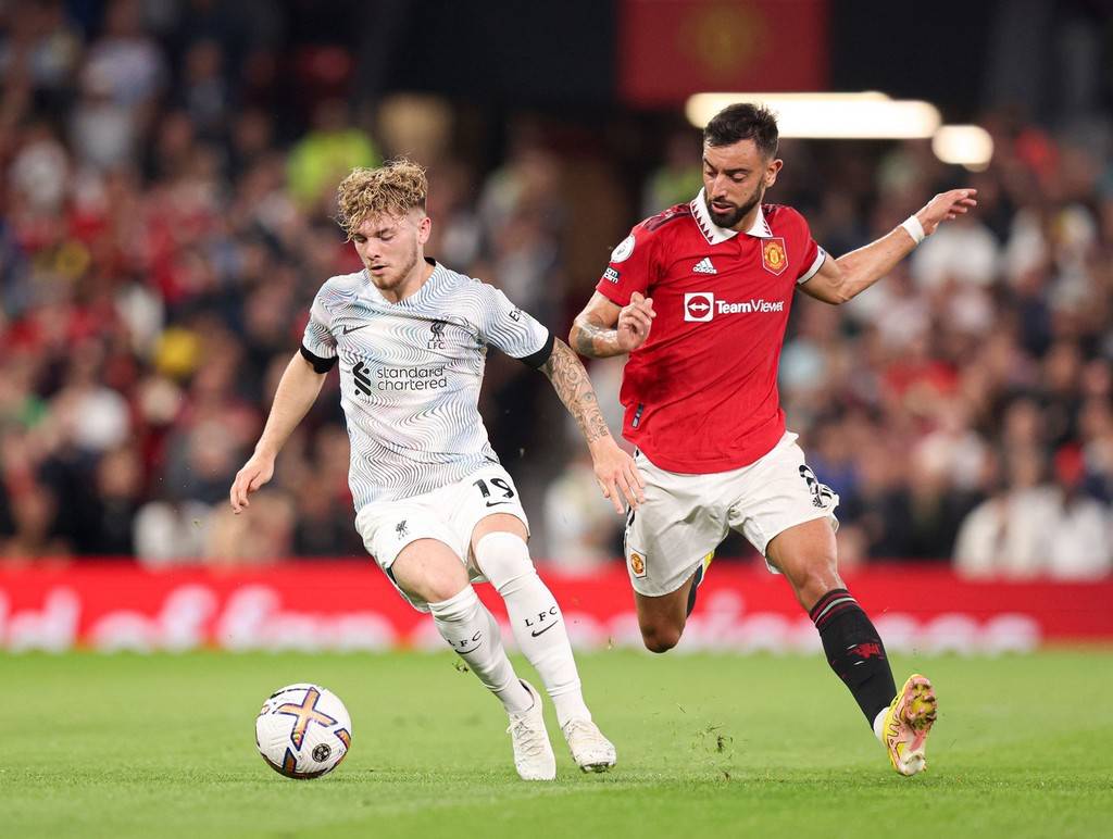 大哥你在干嘛？米兰德比补时阶段，巴斯托尼掏裆奇克（米兰德比补时阶段现争议：巴斯托尼对奇克疑似不当动作）