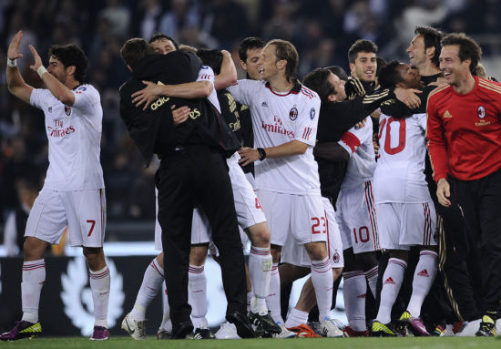 申京第三节独砍12分扛起球队，而杜兰特2投0中还有2犯规（申京第三节独得12分撑起球队，杜兰特2投全失再添两犯）